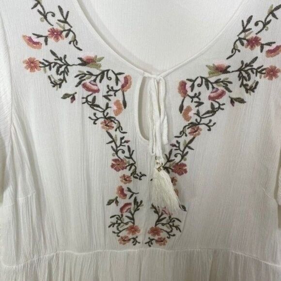TORRID FLORAL EMBROIDERED CREPE BLOUSE - Picture 4 of 6